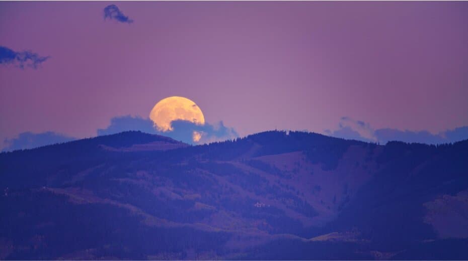 Full Moon in Capricorn Class